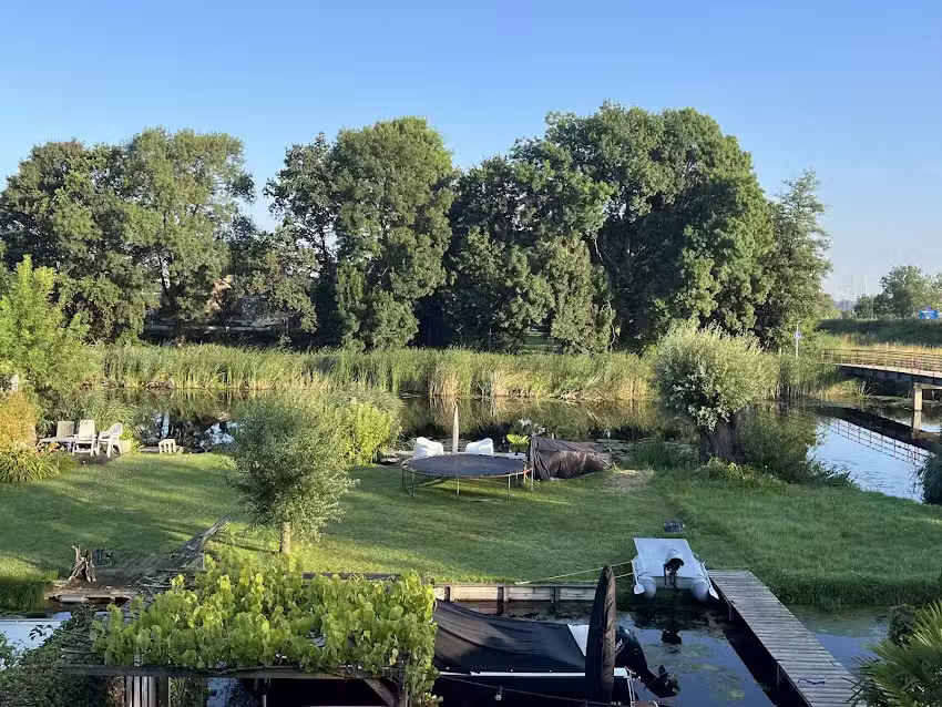 Barrie’s Beauty Bar