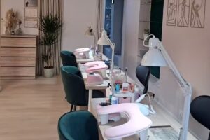 Base Coat Beauty Salon