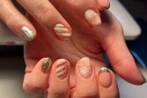 Glitter and gloss nails