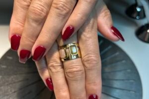 Hennie’s Nails & Beauty