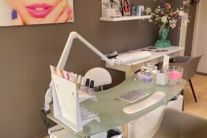 Karin sun and nails 💅