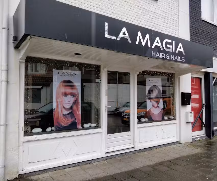 La Magia hair- en nailstyling