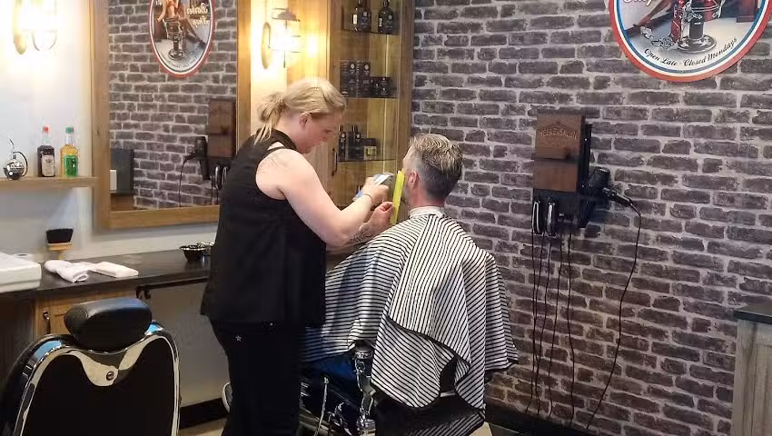 Le Salon Burgh Haamstede, Kapsalon ,Pedicure en nagels