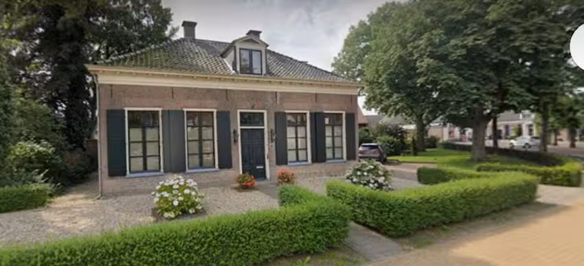 Mrs. B. (Nails and More)