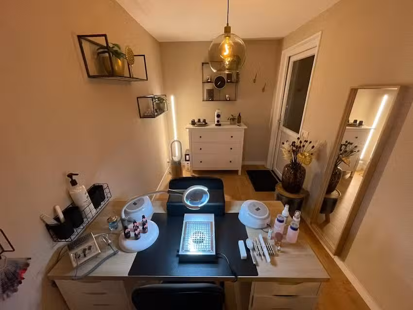 Nails and Coffee Salon