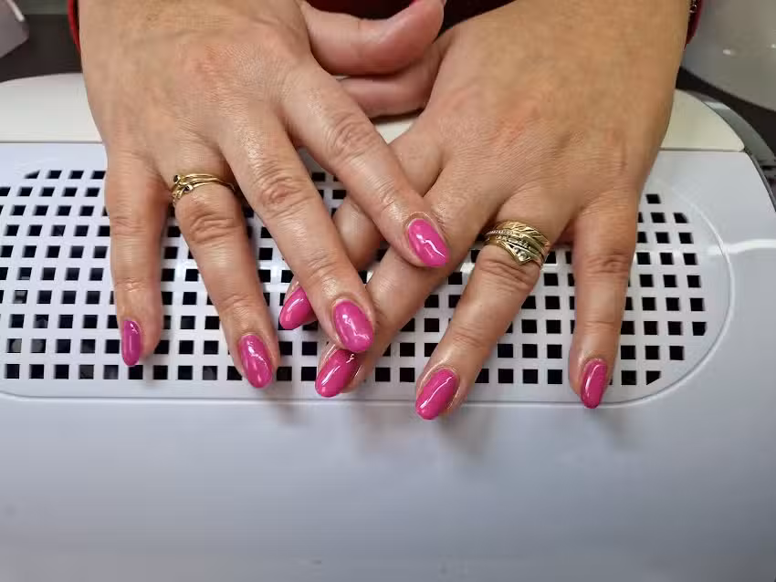 Nails by Roos