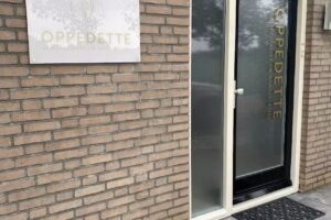 Oppedette huidspecialist en nagelstylist
