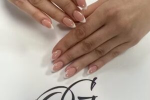 ℚ𝕦𝕖𝕖𝕟 𝔾 ℕ𝕒𝕚𝕝𝕤 𝕒𝕟𝕕 𝔹𝕖𝕒𝕦𝕥𝕪