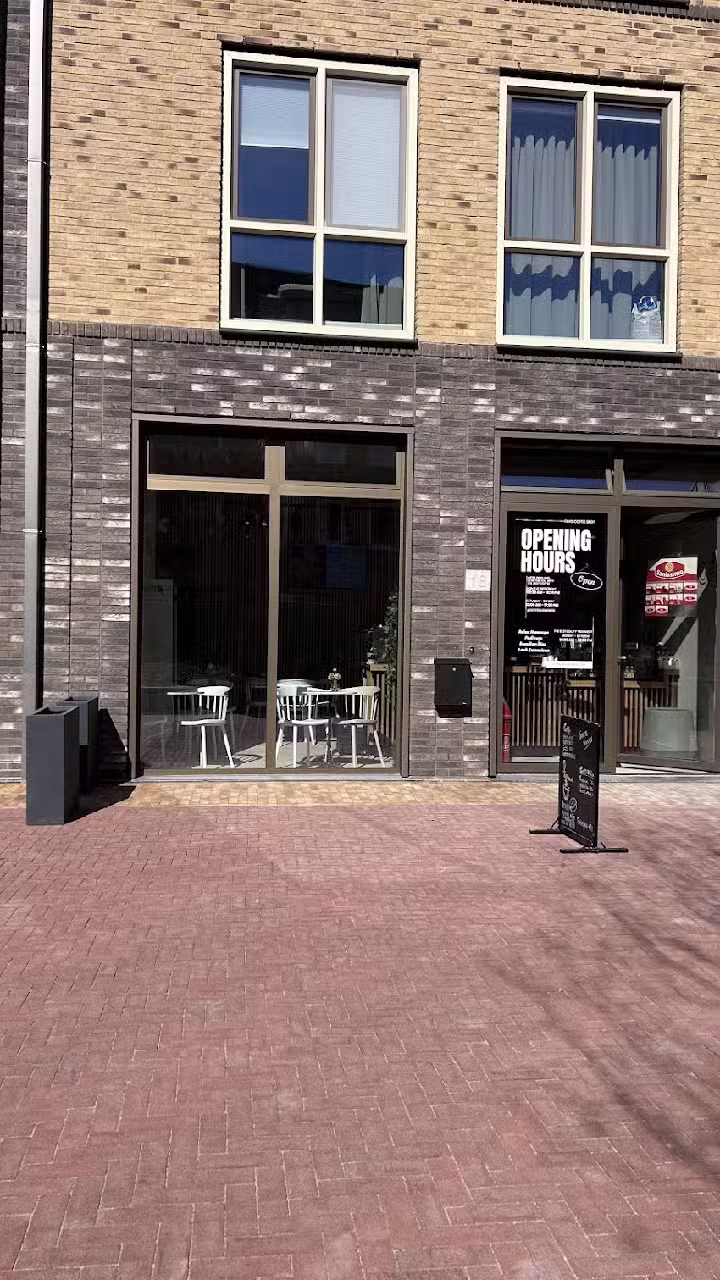 rosaria’s Lashes & Smile