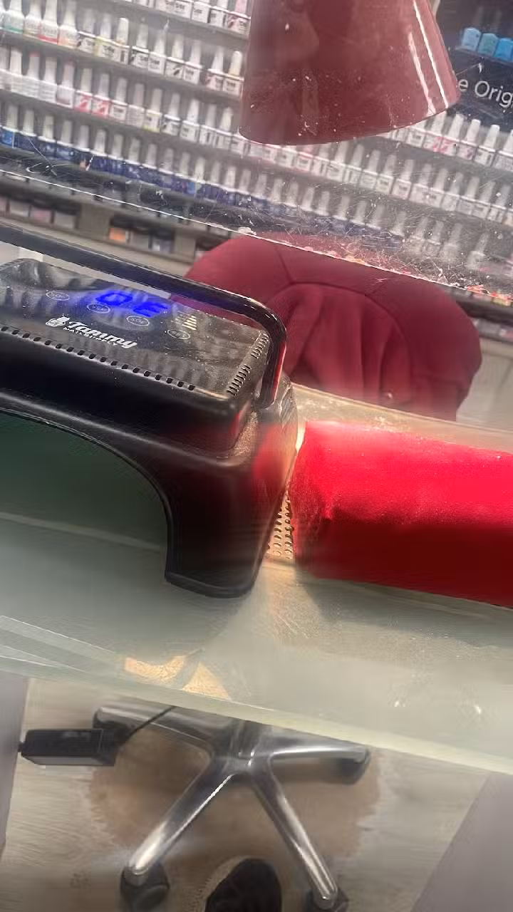 Viet’s Nails & Beauty